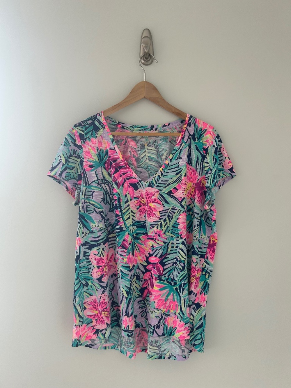 Lilly Pulitzer Etta V-Neck Top in Slathouse Soiree Sz L -  EUC